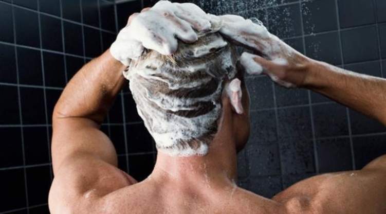5 أخطاء شائعة خلال الاستحمام تدمر البشرة والشعر