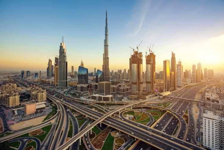 كم عدد الشركات الخليجية العاملة في دبي؟