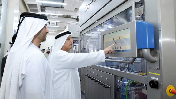 دبي تحتضن أول مصنع في العالم يستخدم الروبوت لإنتاج لوحات المركبات