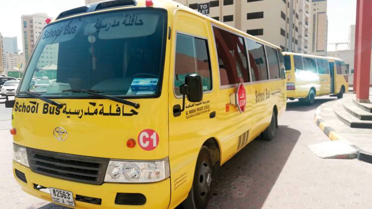مدرسة بعجمان تكشف عن جهاز للحد من حوادث نسيان الطلبة داخل الحافلات المدرسية