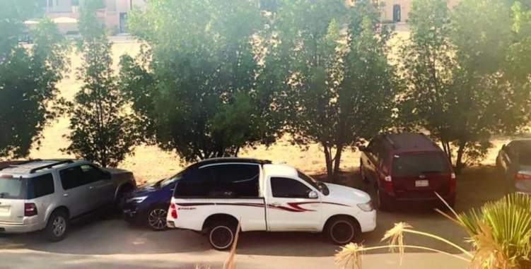 سعودية تتهم جارها بالاعتداء على سيارتها بسبب رفضه لقيادة المرأة