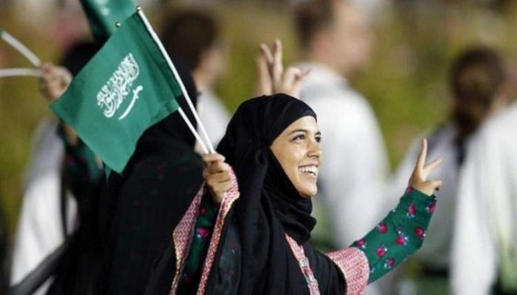 هل ستتخلى المرأة السعودية عن عباءتها السوداء؟