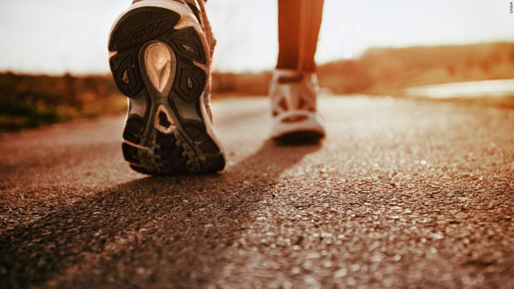 كم دقيقة تلزمك من المشي أسبوعياً للوقاية من الأمراض المزمنة؟