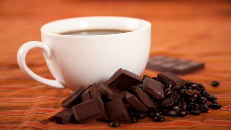 ما هي فوائد وأضرار الشوكولاته والقهوة؟