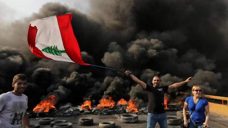 مظاهرات لبنان.. وعود وخسائر بالملايين