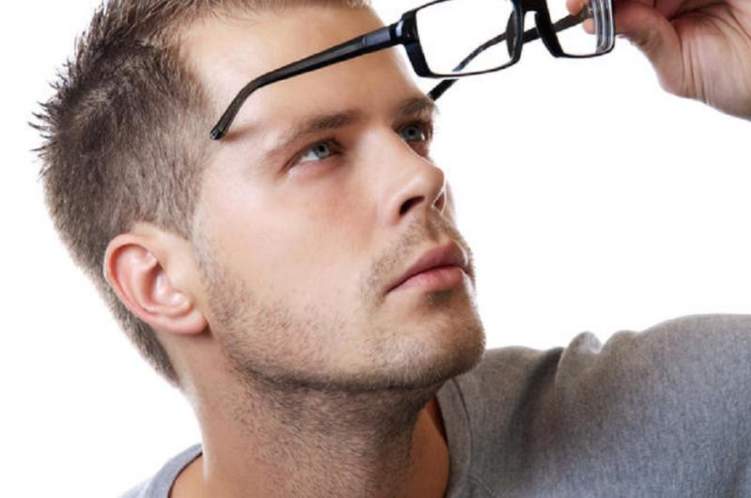 كيف تختار النظارات الملائمة لملامح وجهك؟