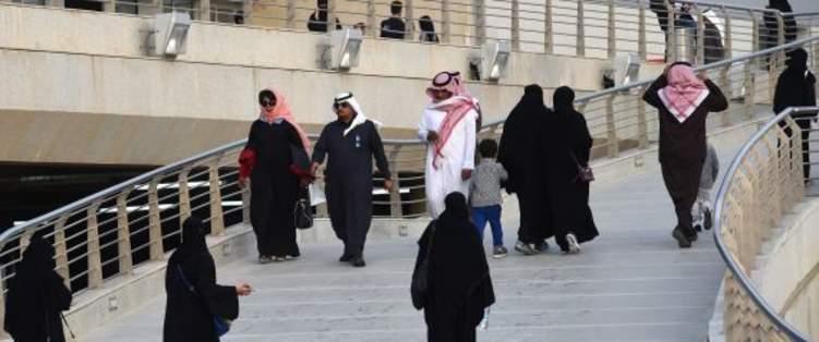 السعودية: لا مداخل خاصة للعزاب في المطاعم والمستشفيات