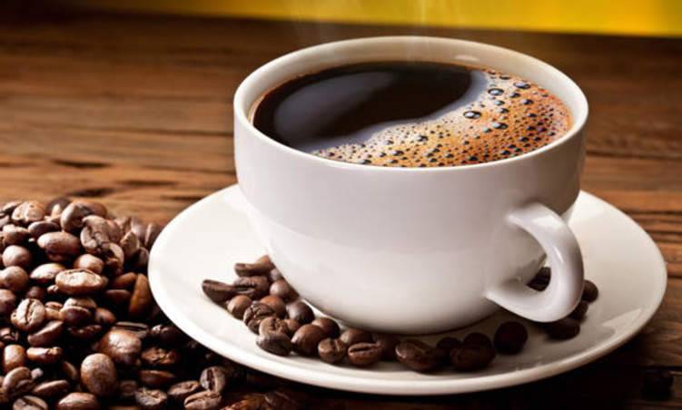 ماذا يحدث في جسمك عند شرب 5 أكواب من القهوة؟