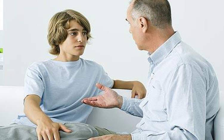 كيف تتعامل مع ابنك المراهق في زمن كورونا؟
