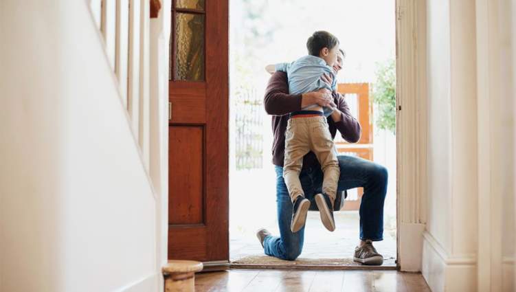 كيف تسعد قلب أطفالك عند دخولك للمنزل؟