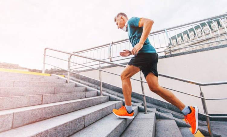 رياضة "الدرج" لإنقاص الوزن وبناء العضلات.. إليكم أبرز التمارين