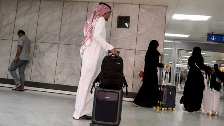 خطة سعودية لرفع قيود السفر وإعادة العمرة.. إليك تفاصيلها