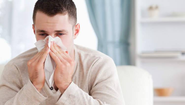 هل ممكن أن تصاب بالإنفلونزا وكورونا معاَ؟