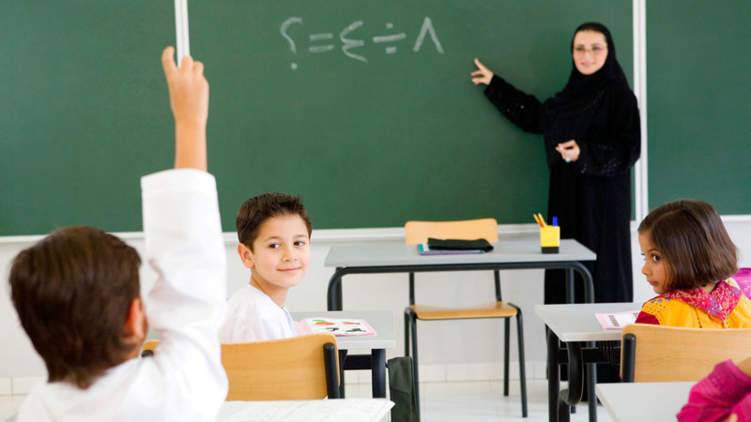 ماذا تعرف عن نظام "التعليم الهجين" في الإمارات؟