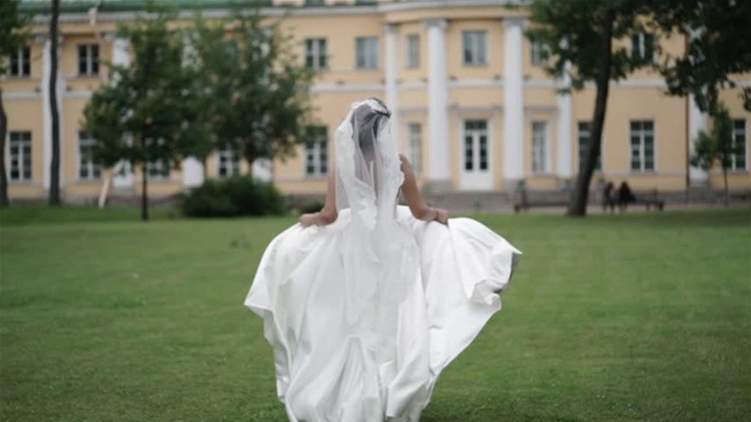 عروس تهرب من حفل زفافها..والسبب فستانها!