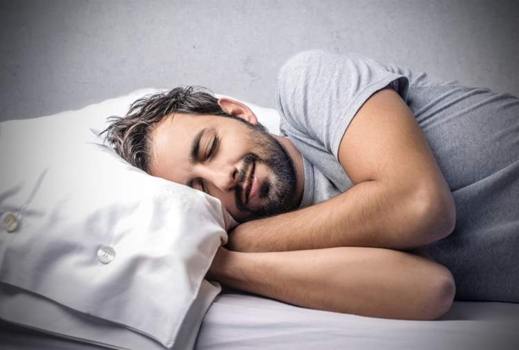 هل النوم يطيل العمر حقاً؟