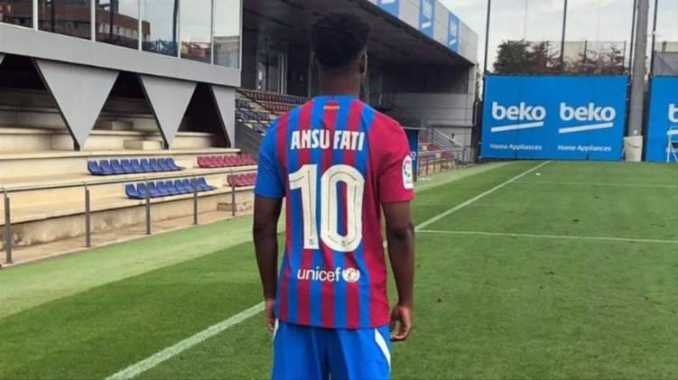 من هو اللاعب الذي سيحمل الرقم (10 ) في برشلونة؟