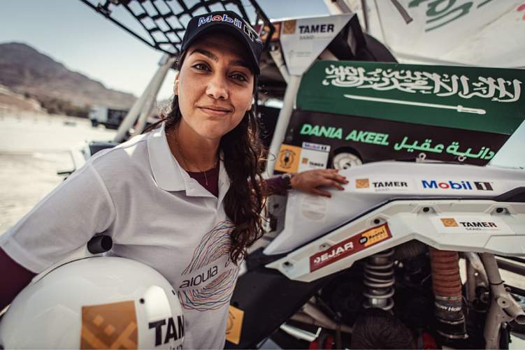 لأول مرة.. امرأة سعودية تتوج ببطولة العالم للراليات الصحراوية