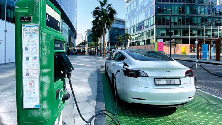ما ترتيب الإمارات في استخدام السيارات الكهربائية؟