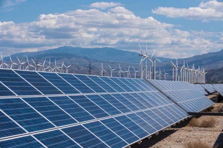 السعودية تحتضن أول منطقة في العالم تعمل بالطاقة المتجددة