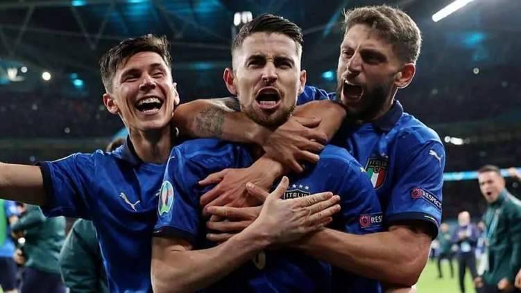 مواجهة نارية قد تحرم إيطاليا أو البرتغال من مونديال قطر