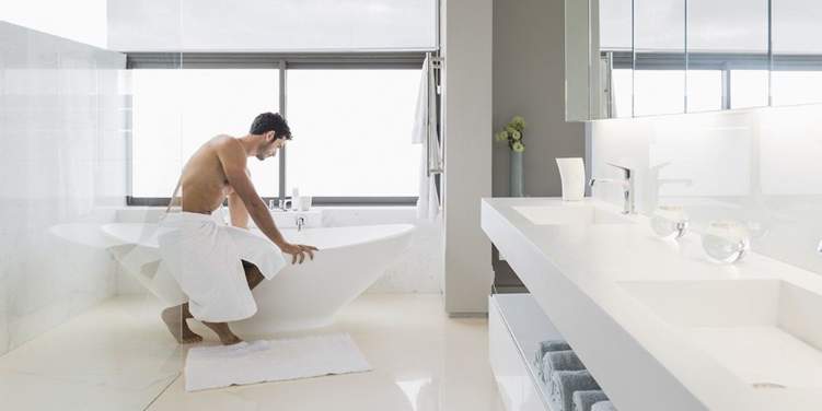 هل الاستحمام بماء ساخن يؤثر على خصوبة الرجال؟