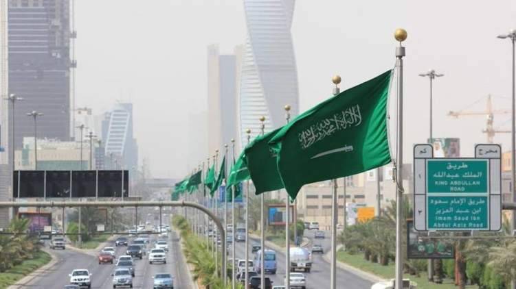 ما حقيقة تقليص عدد أيام العمل الاسبوعية في السعودية؟