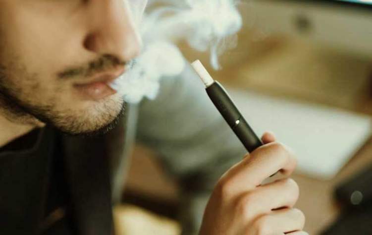 خدعة السجائر الإلكترونية بين الشباب ودورها الوهمي في الإقلاع عن التدخين