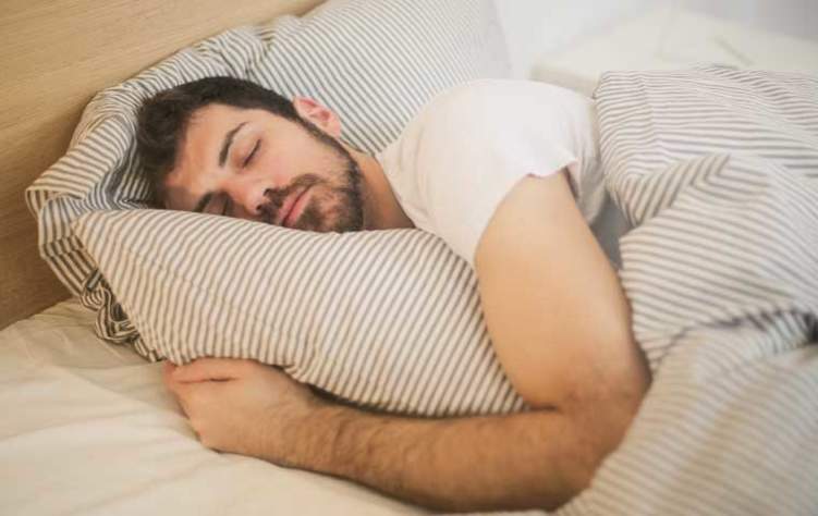 5  طرق واقعية تساعدك على النوم بشكل أفضل وأسرع