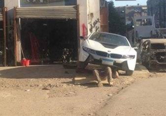 شاهد كيف تتم صيانة BMW i8 في مصر