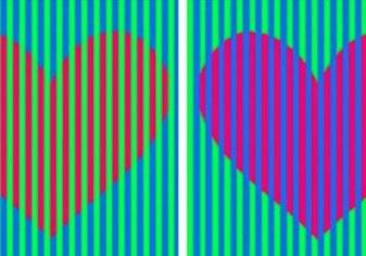 هل يمكنك تحديد لون القلبين بدقة في هذه الصورة التي عصفت بالانترنت ؟؟