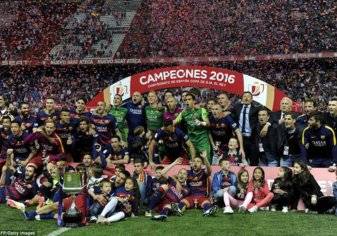 بالصور.. برشلونة يتوج بطلاً لكأس إسبانيا محققاً الثنائية المحلية