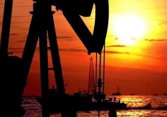 أسعار النفط تجتاز ال50 دولار للبرميل لأول مرة منذ 7 اشهر
