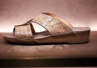 مجموعة شنط وأحذية برسم الصقر المهيب لتتألّق خلال شهر رمضان