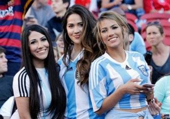 بالصور.. الجمال الأرجنتيني يزين مدرجات كوبا أمريكا