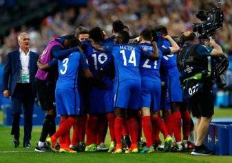 بالصور.. هدف قاتل يمنح فرنسا فوزاً على رومانيا في افتتاح يورو 2016