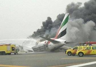 بالصور: تفاصيل السيطرة على حريق رحلة طيران الإمارات