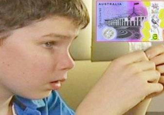 استراليا تطلق عملة ورقية ذكية خاصة بالمكفوفين