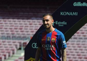 بالصور.. برشلونة يقدم مهاجمه الجديد