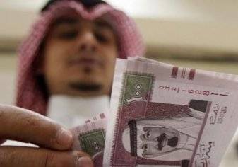 العمل السعودي: خفض رواتب وبدلات الموظفين مخالف للقانون!