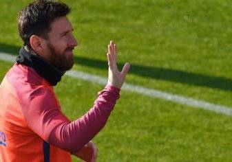 لاعب أرجنتيني يكشف سر ارتباط ميسي ببرشلونة