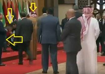 بالفيديو...رد فعل الملك سلمان وحركة غير مفهومة من السيسي بعد سقوط الرئيس اللبناني