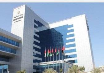 البنوك الإماراتية تلزم عملاءها بتبادل معلوماتهم الضريبية مع الدول الأخرى