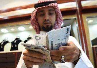 السعودية تقر ضريبة على التبغ ومشروبات الطاقة وتدرس فرض ضريبة على الطرق