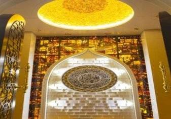 تعرف على أول مسجد في العالم  مصمم من أحجار العنبر في "برج العرب"