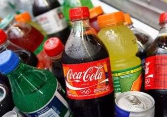 شركات المشروبات في السعودية تدرس تقليص حجم العبوات بعد فرض الضريبة