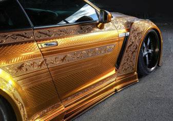 القبض على السيارة الذهبية في دبي