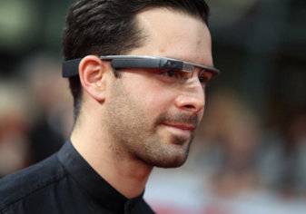 نظارات جوجل: توحيد العالمين الإفتراضي والحقيقي