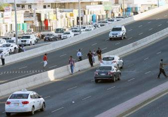 المرور السعودية تتخذ موقفاً حاسماً بشأن مشاجرة سائقين على طريق رئيسي بجدة