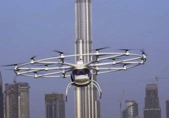 دبي تبهر العالم بأول رحلة تجريبية للتاكسي الجوي ذاتي القيادة (صور وفيديو)